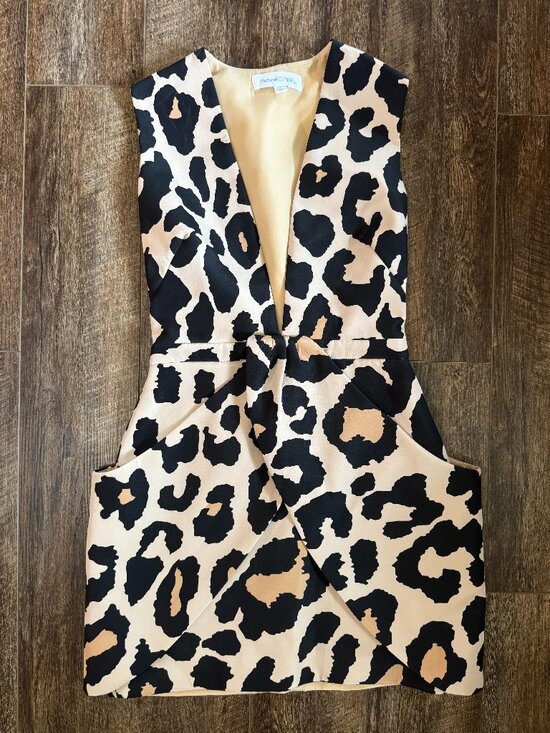 Finders Keepers Dresses & Skirts - Finders Keepers Leopard Print Mini Dress Small Plunge V Neck Tulip Skirt Lined
